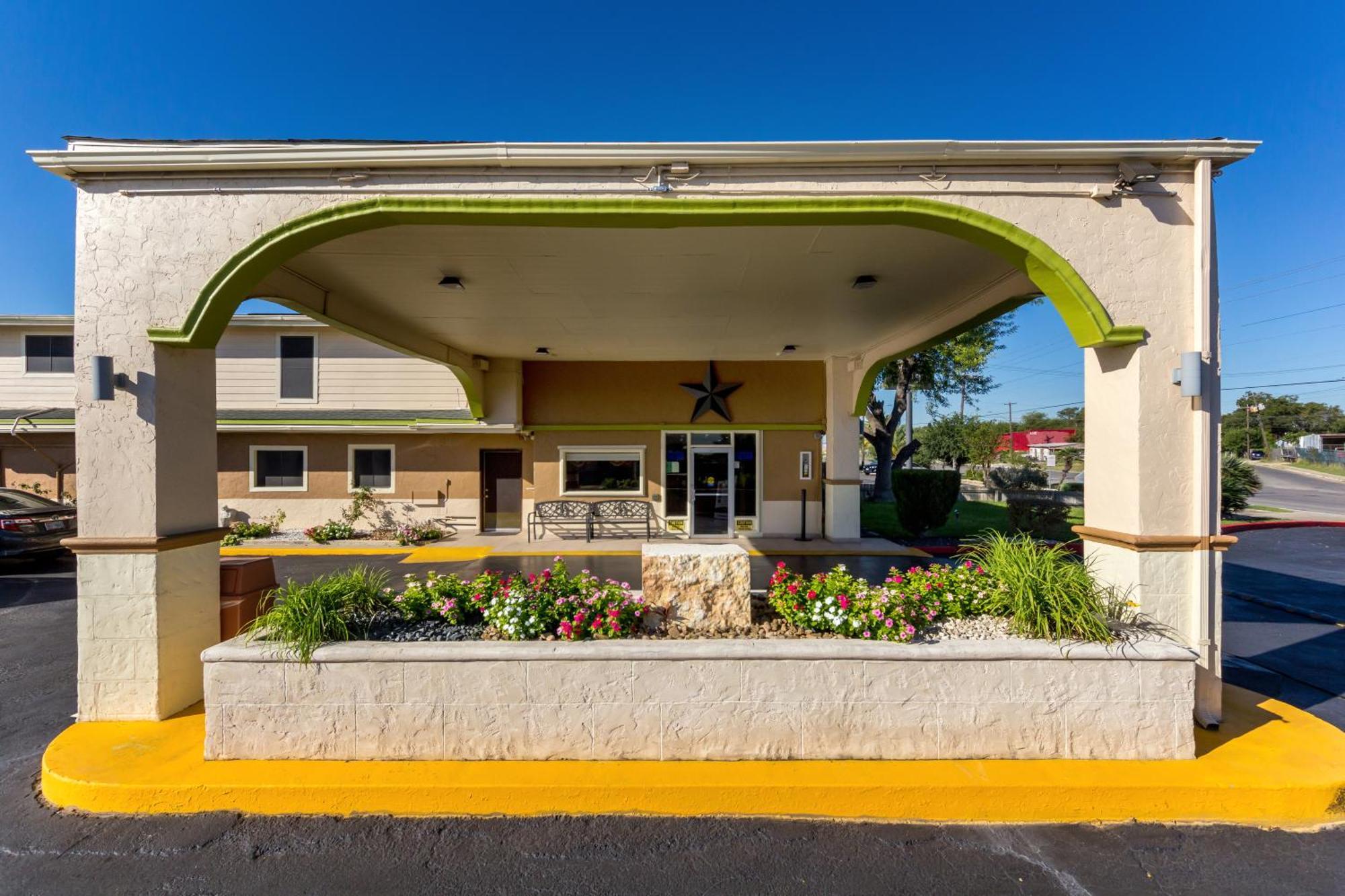 Rodeway Inn San Antonio Lackland Afb - Seaworld Екстер'єр фото
