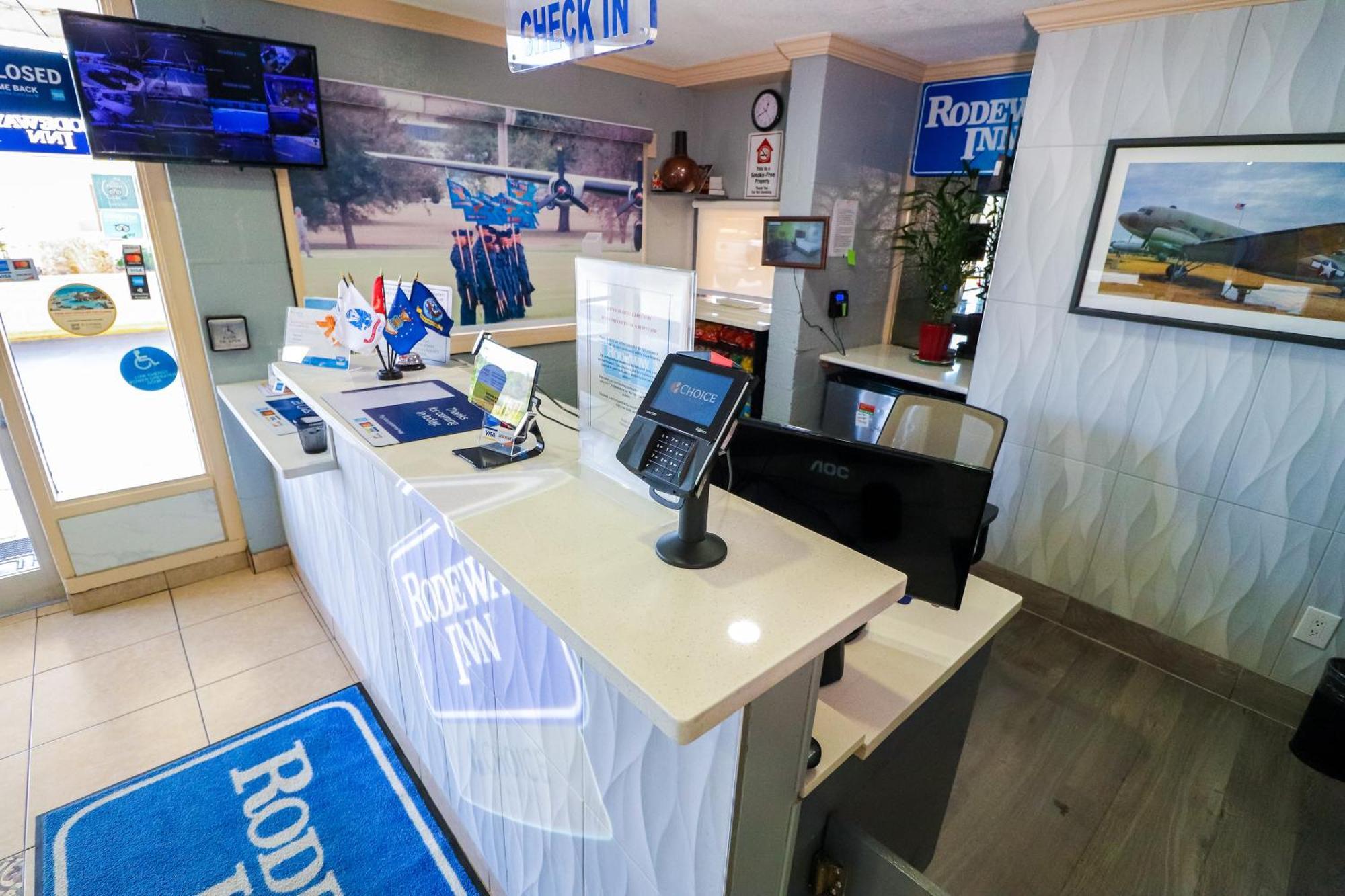 Rodeway Inn San Antonio Lackland Afb - Seaworld Екстер'єр фото